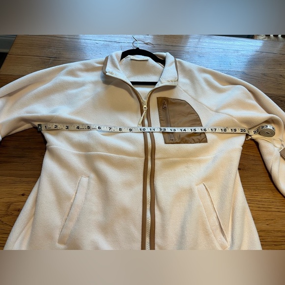 BearPaw NWT Women's Cream and Tan Utility Jacket Size Large - Picture 8 of 9